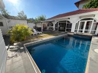 B&B Jomtien - Natural Pool Villa Pattaya 4 BEDROOM - Bed and Breakfast Jomtien