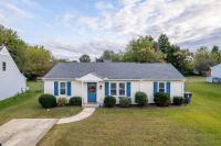 Near Historic Downtown Apex, Sleeps 8, King Bed - B&B