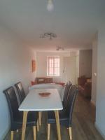 Home near Rugby Station for contractors and Work Commuters, 5 bedroom, Free Parking & Garden - Ferienwohnung Newbold on Avon