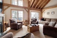 B&B Big Eddy - Alpine Timber Luxury Chalet w/Hot Tub - Bed and Breakfast Big Eddy