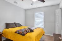 8 mins to Riverwalk & Alamo, fenced backyard, pets allowed - B&B San Antonio