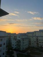 The Emerald Suite - Bright Scandinavian Private Apartment - B&B Solna