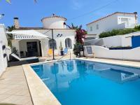 Charmante villa avec piscine dans les canaux - B&B Empuriabrava