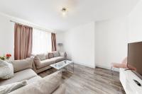 Modern 3 bedroom House with garden & private parking - Bed and Breakfast Hounslow