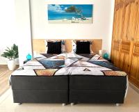 Tweepersoonskamer met 2 Aparte Bedden en Eigen Badkamer