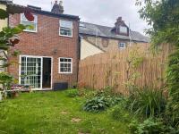 Bumblebee Cottage - Cosy Cottage in Area of Outstanding Natural Beauty - B&B