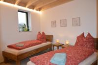 B&B Singen - Ferienwohnung, 1-Zimmer, 1-3 Personen, 31 qm, mit Balkon, in ruhige Lage, direkt an der Aach - Bed and Breakfast Singen