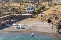 B&B Kaloí Liménes - Beachfront Studio Kyma East ~ Crete's Hidden Gem - Bed and Breakfast Kaloí Liménes