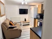 B&B Dagenham - One small bed apartment by monishortlets - Bed and Breakfast Dagenham