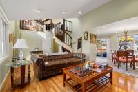 Hot Tub, Electric Bikes, Solo Stove, Projector, Smores - B&B Marblehead