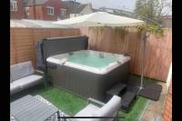 By Lushlets - Hen, Stag, Rugby, & Group Accommodation caters for 60 plus guests ask! - B&B