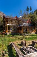 Boho Grove Cafe & Stay, Tirthan Valley - B&B