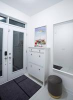 Flipped House - entire 2 BR townhouse near wonderland - Ferienwohnung Vaughan