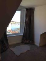 Tarbert large, bright, 4 bedroom flat with harbour views - B&B