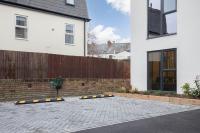 Elliot Oliver - Exquisite Two Bedroom Apartment With Garden, Parking & EV Charger - B&B Cheltenham