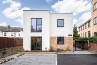 Elliot Oliver - Exquisite Two Bedroom Apartment With Garden, Parking & EV Charger - B&B Cheltenham