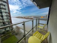 Riverside Retreat with Spectacular Views Glasgow - B&B