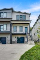 Nash House & Bars of Broadway with Hot Tub, Rooftop Bar and Views! 8min Downtown! Sleeps 12! - B&B