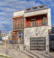 Jack Daniels House with Rooftop Golf, City views! 8min to Whiskey Row! Sleeps 10! - B&B Nashville