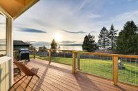 Port Townsend Escape with Deck, Bay and Mountain Views - Bed and Breakfast