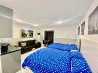 THE ROYAL BOUTIQUE STUDIO By HEATHROW SLEEP 4 - B&B Hayes
