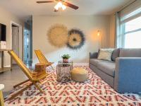 La Vie Boheme 2 - Charming Oasis w Parking - B&B