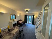 Comfortable Home away from Home, spacious 2 bedroom town house,self catering, free parking, walking distance to Cheltenham town centre - Chambres d’hôtes