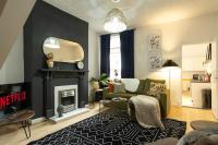 B&B Leicester - NEW DEALS - Spacious, Stylish Home - Wi-Fi, Smart TV, Parking & Outdoor Area - Bed and Breakfast Leicester