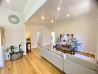 B&B Gold Coast - Timeless Elegance Executive Home with water views - Bed and Breakfast Gold Coast