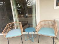 Chic Home with Expansive Backyard- duplex back unit - Bed and Breakfast San Mateo