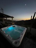 B&B Iznate - Casa Rural Málaga Monkey Love con jacuzzi - Bed and Breakfast Iznate