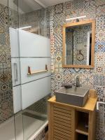 Atypique et central : 4 personnes + Parking privé - B&B