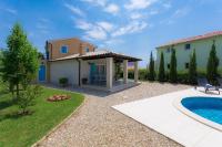 Villa Luka in Fažana with pool & playground only 600 meter from the beach - Chambres d'hôtes Fažana