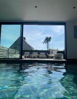 B&B Plounéour-Trez - GOUELTOC- villa luxe piscine interieure spa 100 m de la plage 10 pers - Bed and Breakfast Plounéour-Trez