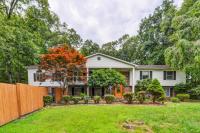Luxury Villa with Indoor Heated Pool & Sauna & Spa & Fire Pit - Newly Redone - B&B East Stroudsburg