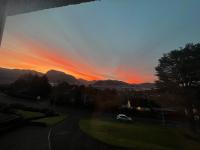 TRAMORE - self contained 1 bedroom unit - king size bed - free private parking - 3 miles from Fort William High Street - B&B Fort William