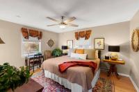 B&B Weaverville - Pet Friendly Mountain View Cottage - Walk to Downtown - Bed and Breakfast Weaverville