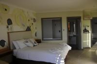 Queen Suite with Lake and Sea Views