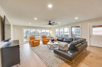 Grand Lakefront Home in Hot Springs w/ Boat Dock! - B&B Lake Hamilton