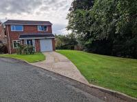 3 bedroom detached house centre of Whitchurch - B&B