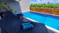 B&B Motongbuwuh - Meninting Beach Villa, 3 bedroom - Bed and Breakfast Motongbuwuh