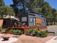 Pink Lake Tiny House - 'Peony' - B&B Lochiel