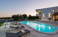 Villa Posidonia near Pula with sea view and surrounded by olive trees - B&B Krnica