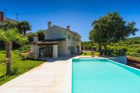 Villa Zvonar near Motovun with large pool and whirlpool - B&B
