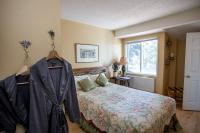Habitación con cama grande