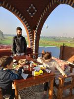 Quiet Gate Guest House - Bed and Breakfast Al Aqālitah