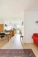 Spacious modern one bedroom apartment - B&B