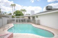 B&B Las Vegas - Pool 4 bedroom 2 bath close to Strip - Bed and Breakfast Las Vegas