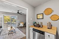 The Luxe/ Hot Tub/ On Bright Leaf Golf Course - Ferienwohnung Harrodsburg