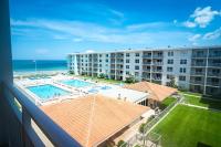 Amazing views of the ocean and pool located along the no-drive beach! - Chambres d'hôtes New Smyrna Beach